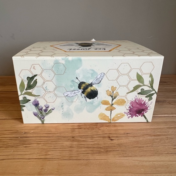 NWT medium rectangular storage box - Picture 4 of 7